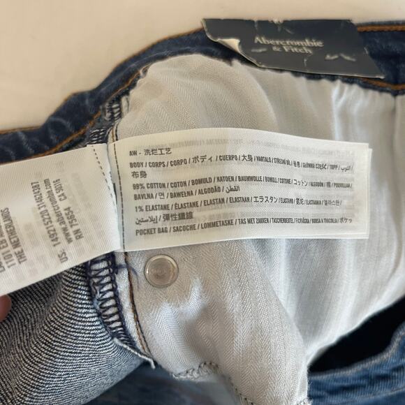 Abercrombie High Rise The Mom Short Curve Love Denim Cutoff Hem NEW - Size 37/24 - Picture 8 of 8